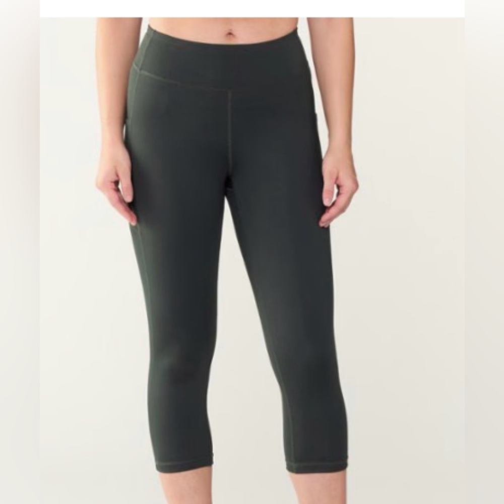 REI Women's Black Junction 3/4 Biking Capris NWT medium